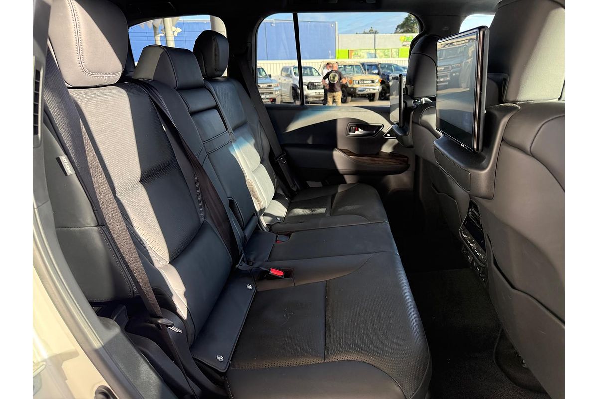 2024 Toyota Landcruiser Sahara FJA300R