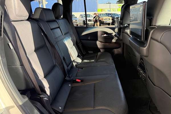 2024 Toyota Landcruiser Sahara FJA300R