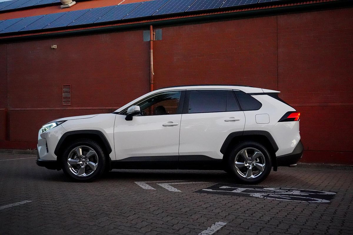 2021 Toyota RAV4 GXL MXAA52R