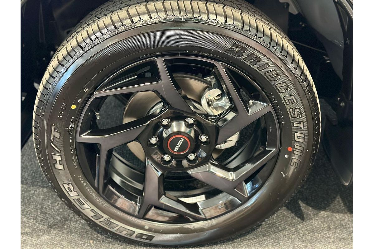 2025 Isuzu MU-X X-TERRAIN