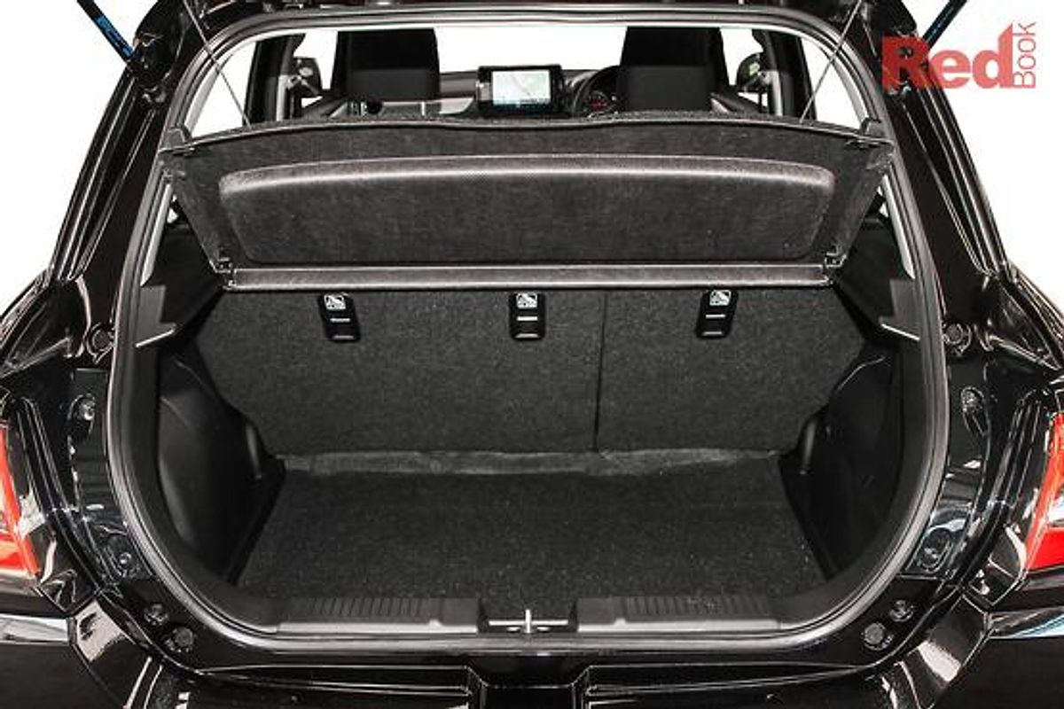 2025 Suzuki Swift Hybrid UZ