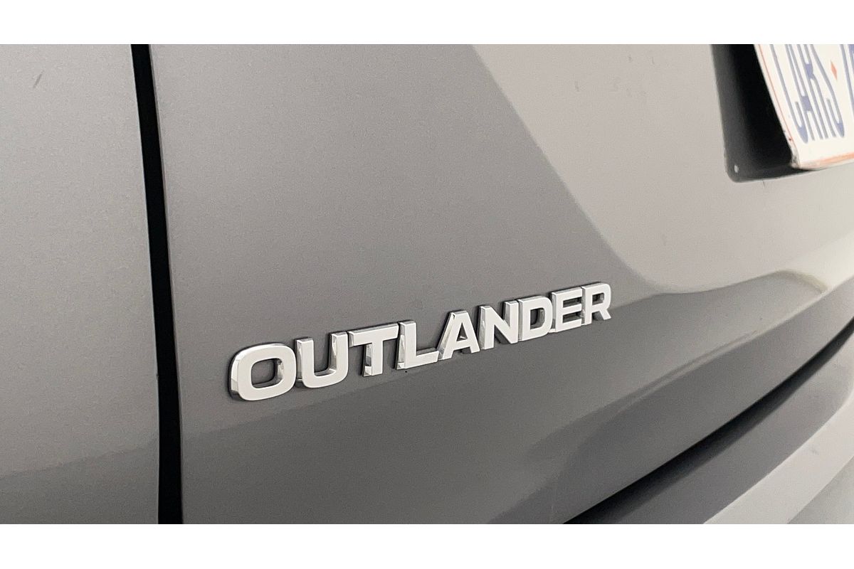 2022 Mitsubishi Outlander ES ZM