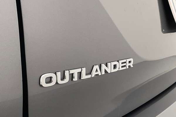 2022 Mitsubishi Outlander ES ZM
