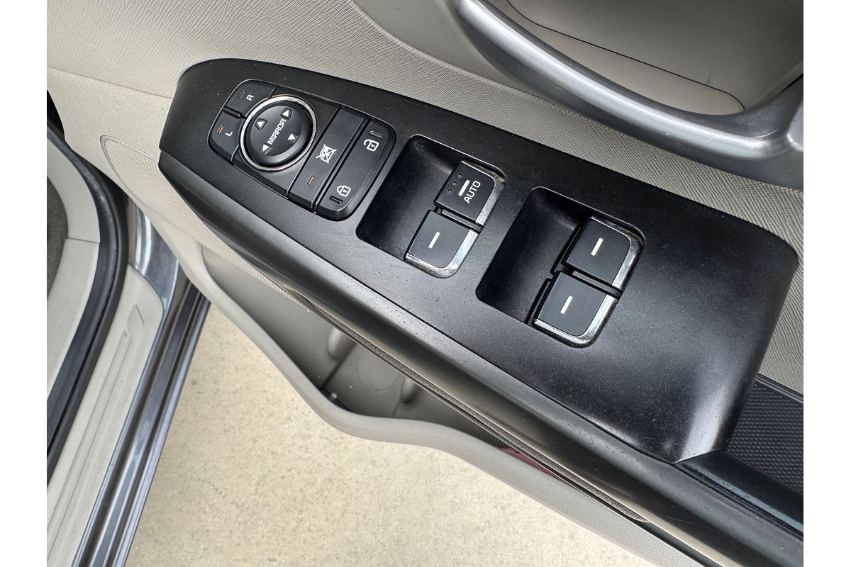 2015 Kia Carnival S YP