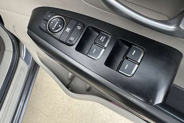 2015 Kia Carnival S YP