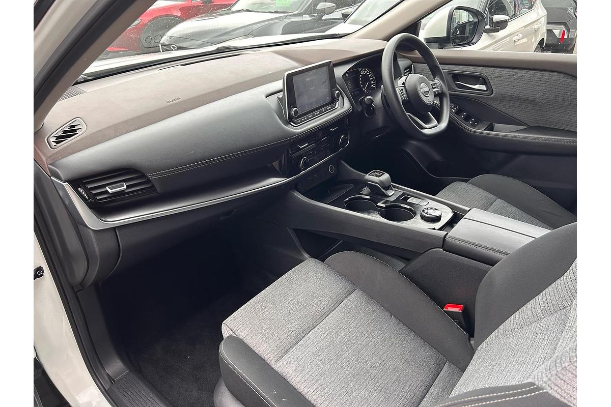 2024 Nissan X-TRAIL ST T33