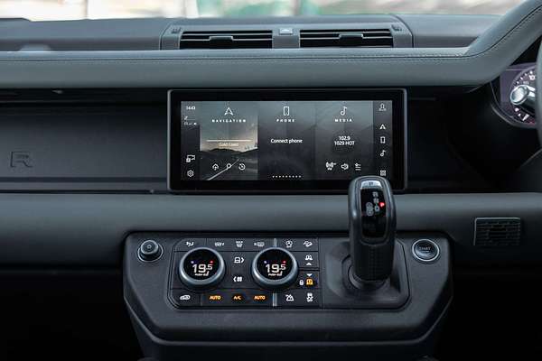 2021 Land Rover Defender 110 D300 X-Dynamic SE L663