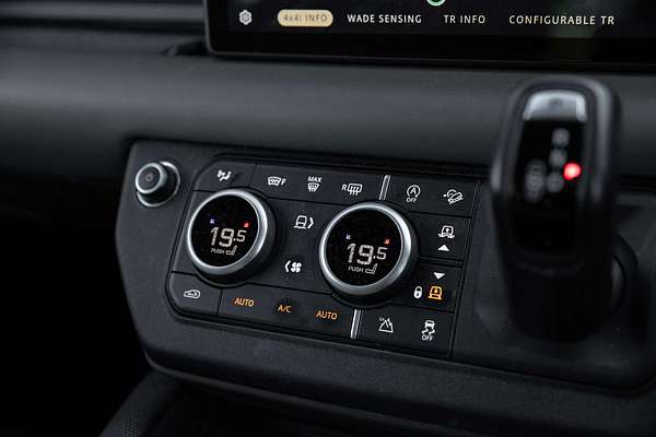 2021 Land Rover Defender 110 D300 X-Dynamic SE L663