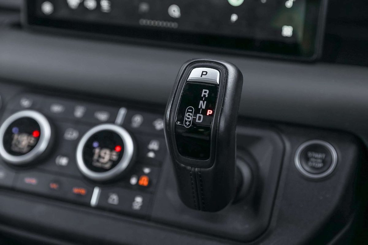 2021 Land Rover Defender 110 D300 X-Dynamic SE L663