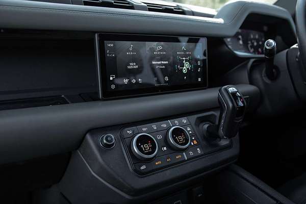 2021 Land Rover Defender 110 D300 X-Dynamic SE L663