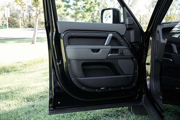 2021 Land Rover Defender 110 D300 X-Dynamic SE L663