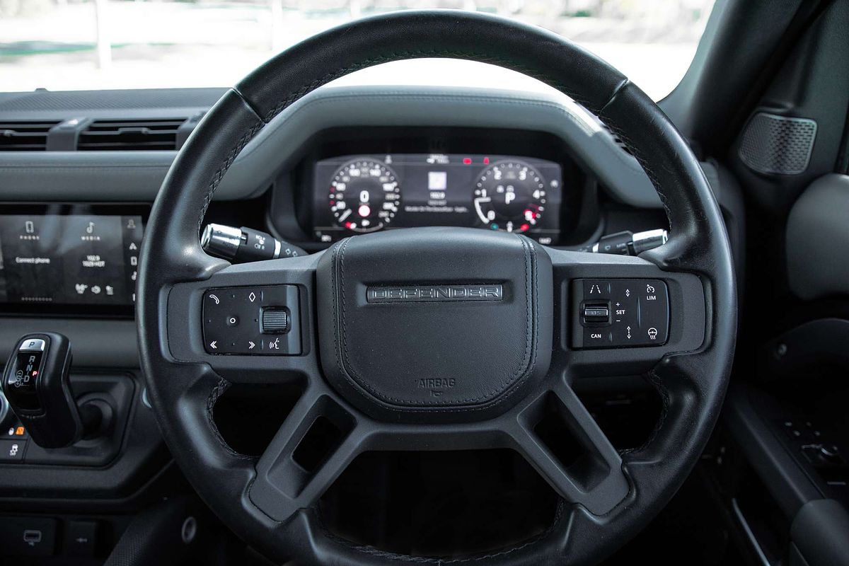 2021 Land Rover Defender 110 D300 X-Dynamic SE L663