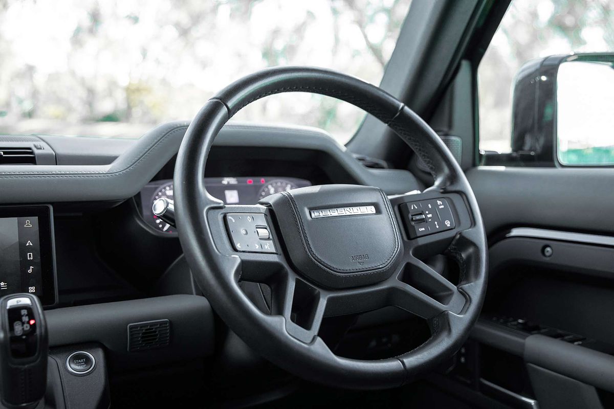 2021 Land Rover Defender 110 D300 X-Dynamic SE L663