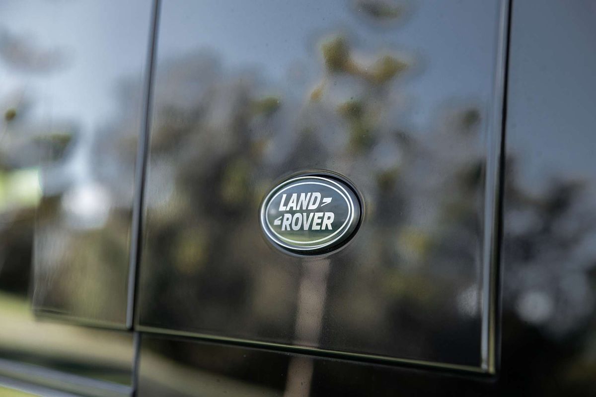 2021 Land Rover Defender 110 D300 X-Dynamic SE L663