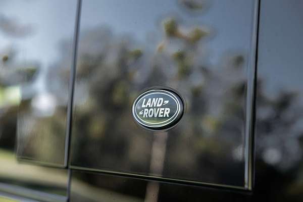 2021 Land Rover Defender 110 D300 X-Dynamic SE L663