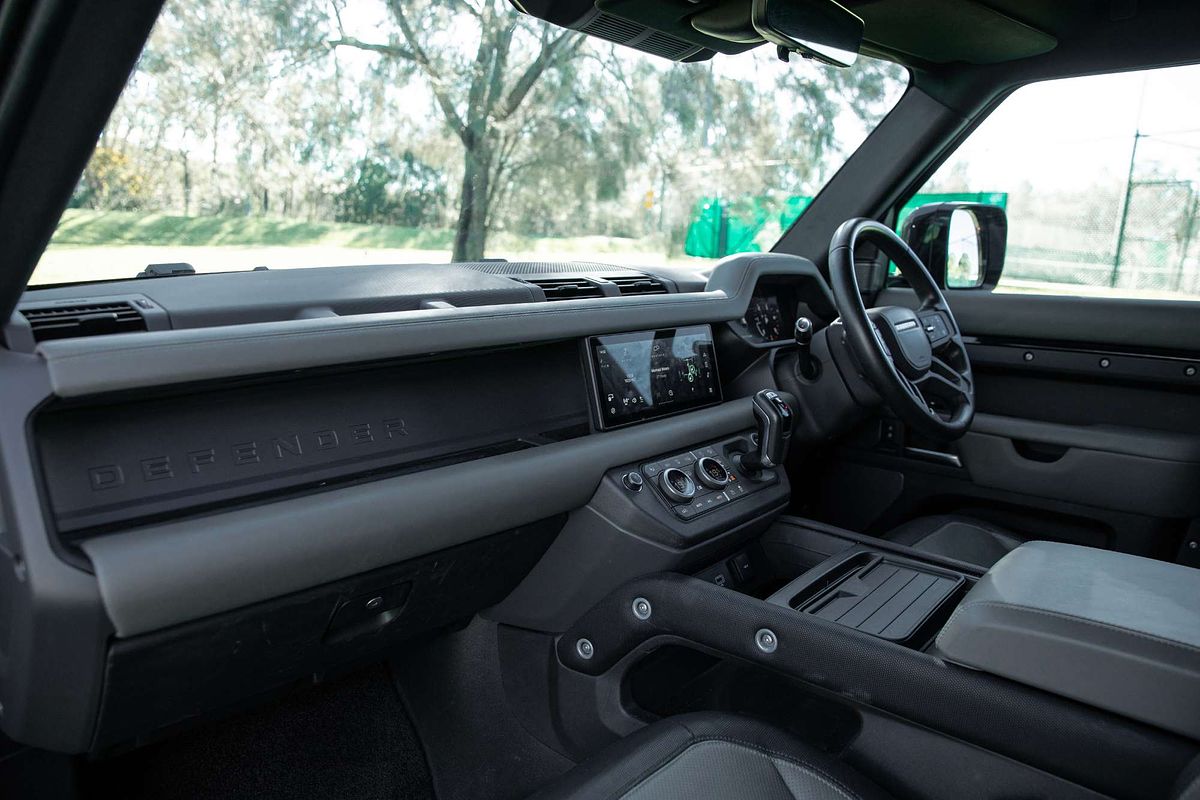 2021 Land Rover Defender 110 D300 X-Dynamic SE L663