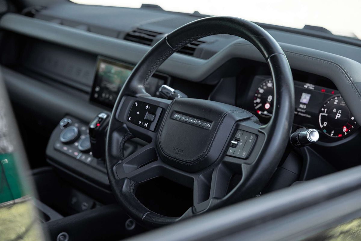 2021 Land Rover Defender 110 D300 X-Dynamic SE L663