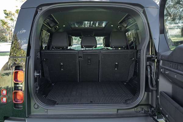 2021 Land Rover Defender 110 D300 X-Dynamic SE L663