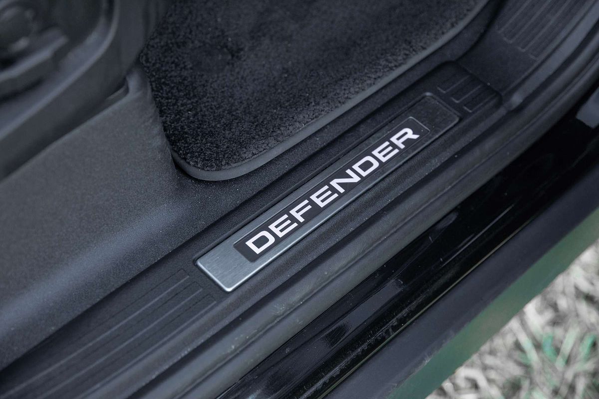 2021 Land Rover Defender 110 D300 X-Dynamic SE L663