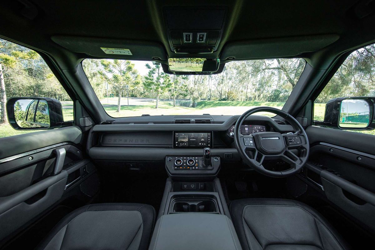 2021 Land Rover Defender 110 D300 X-Dynamic SE L663