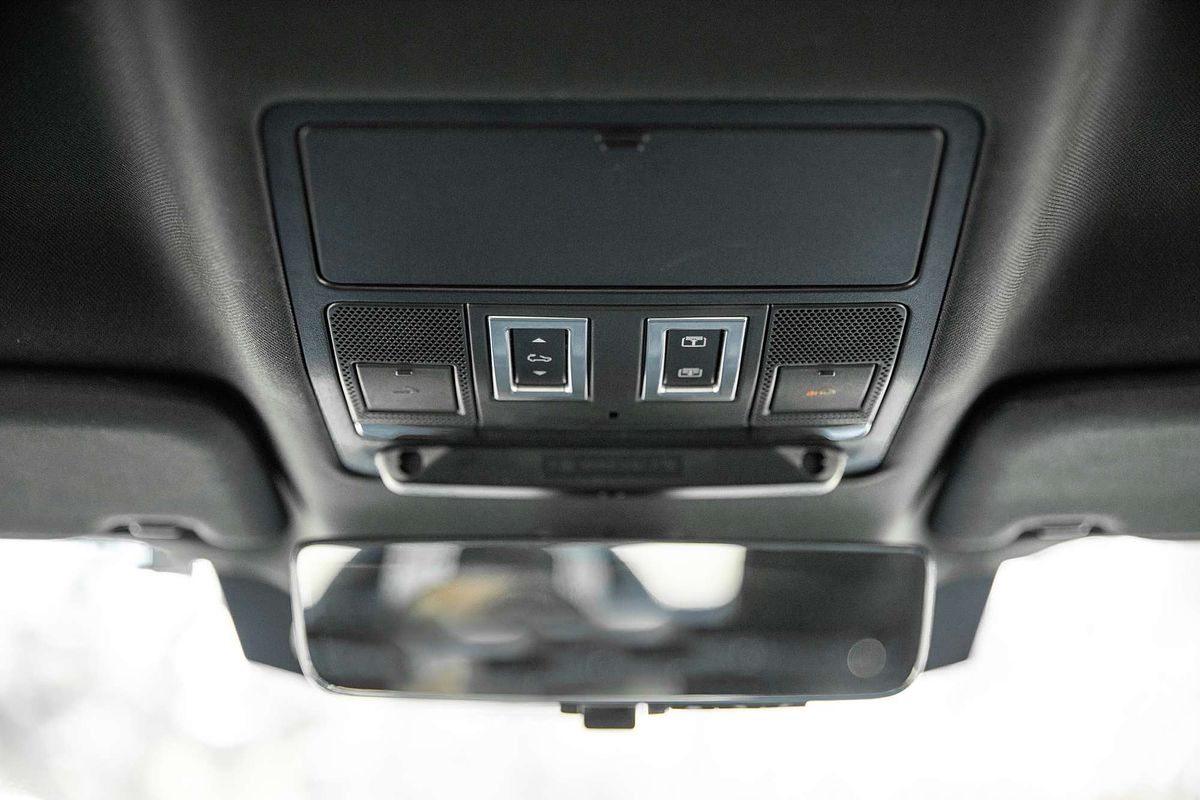 2021 Land Rover Defender 110 D300 X-Dynamic SE L663