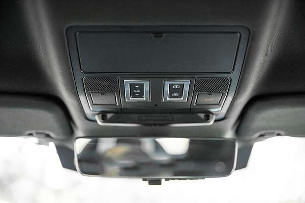 2021 Land Rover Defender 110 D300 X-Dynamic SE L663