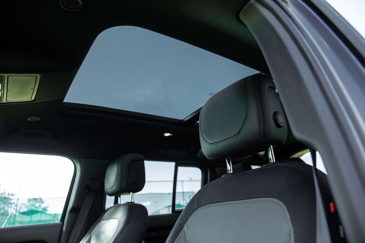 2021 Land Rover Defender 110 D300 X-Dynamic SE L663