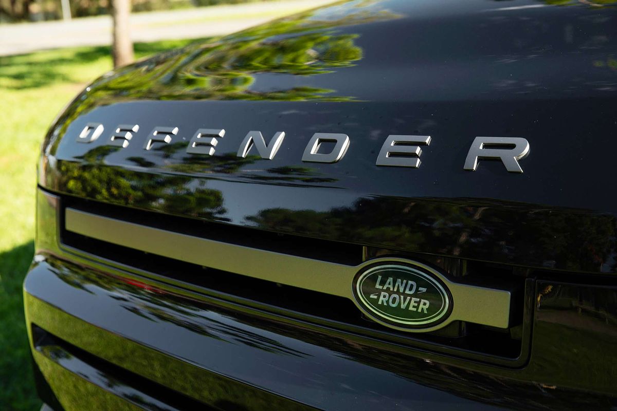 2021 Land Rover Defender 110 D300 X-Dynamic SE L663