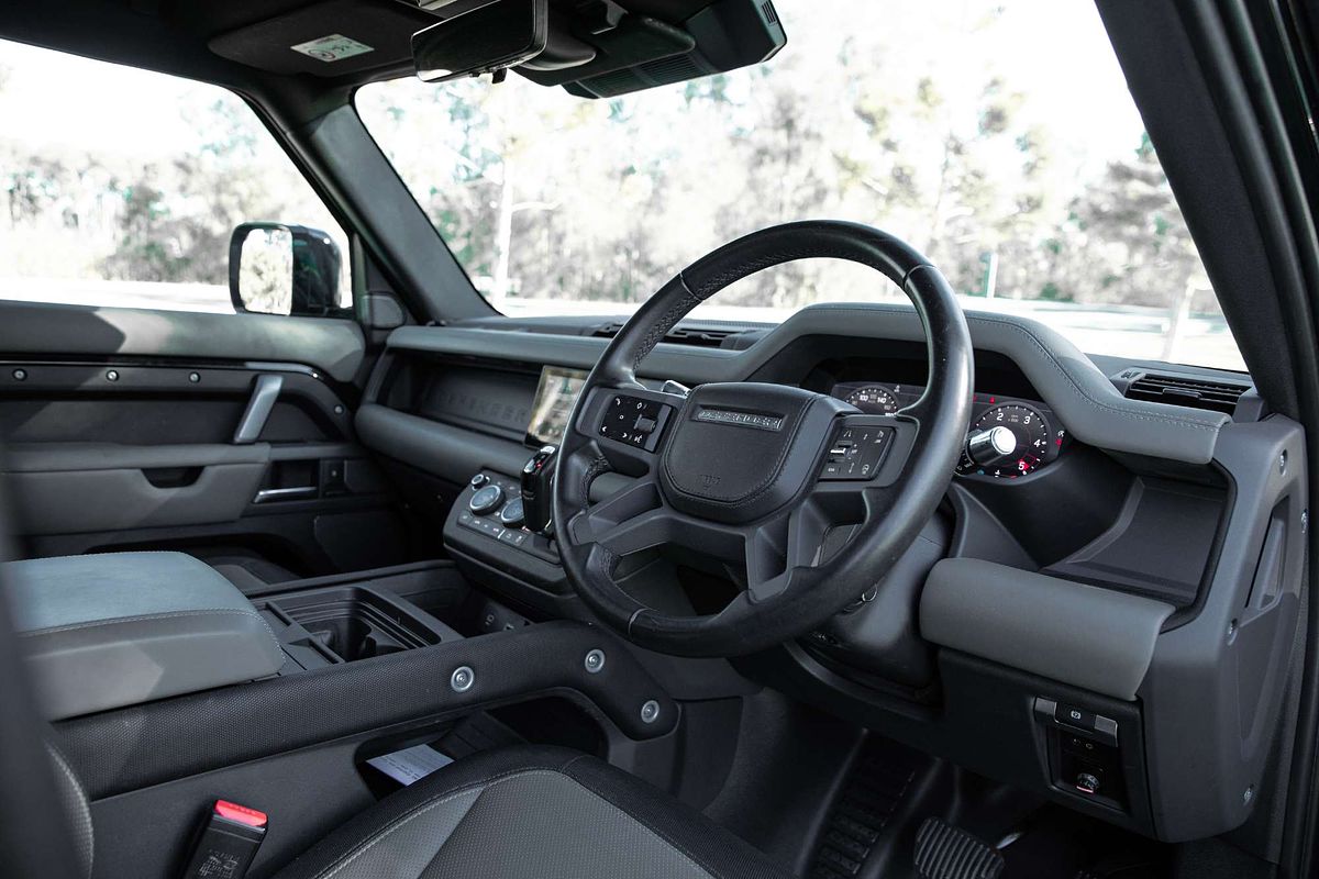 2021 Land Rover Defender 110 D300 X-Dynamic SE L663