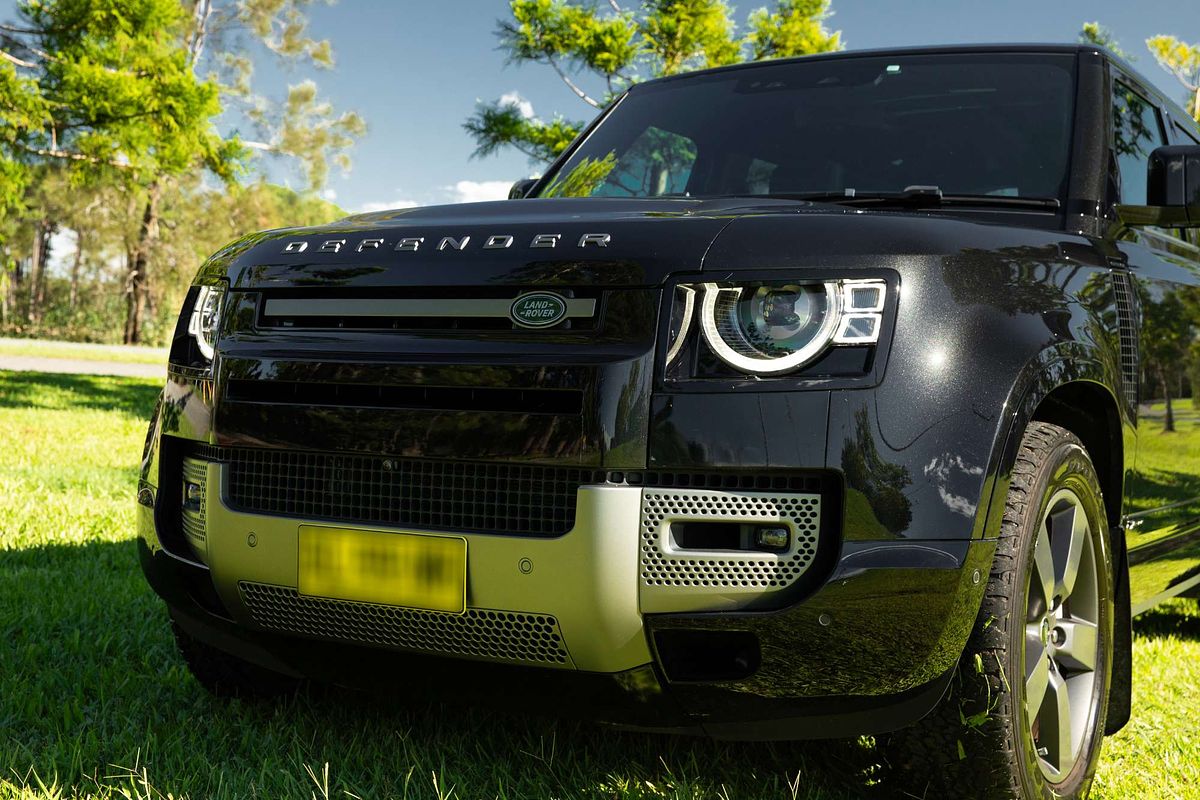 2021 Land Rover Defender 110 D300 X-Dynamic SE L663