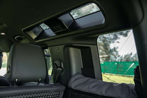 2021 Land Rover Defender 110 D300 X-Dynamic SE L663