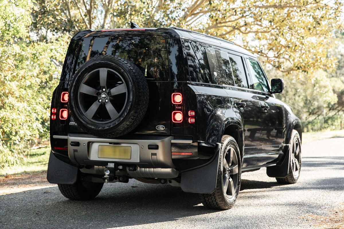 2021 Land Rover Defender 110 D300 X-Dynamic SE L663