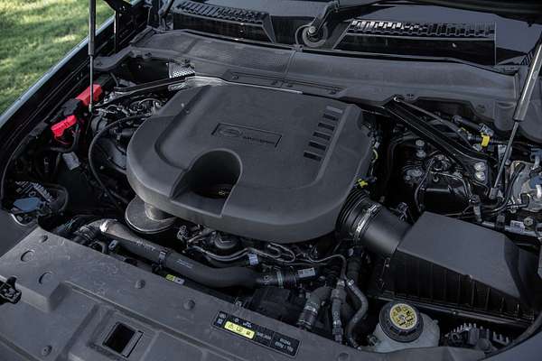 2021 Land Rover Defender 110 D300 X-Dynamic SE L663