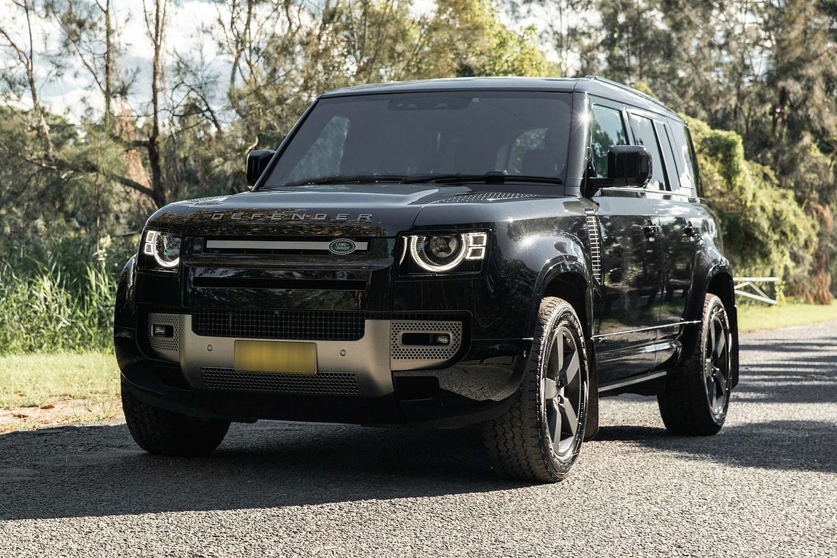 2021 Land Rover Defender 110 D300 X-Dynamic SE L663