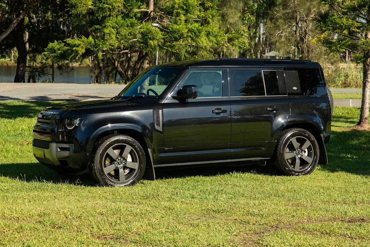 2021 Land Rover Defender 110 D300 X-Dynamic SE L663