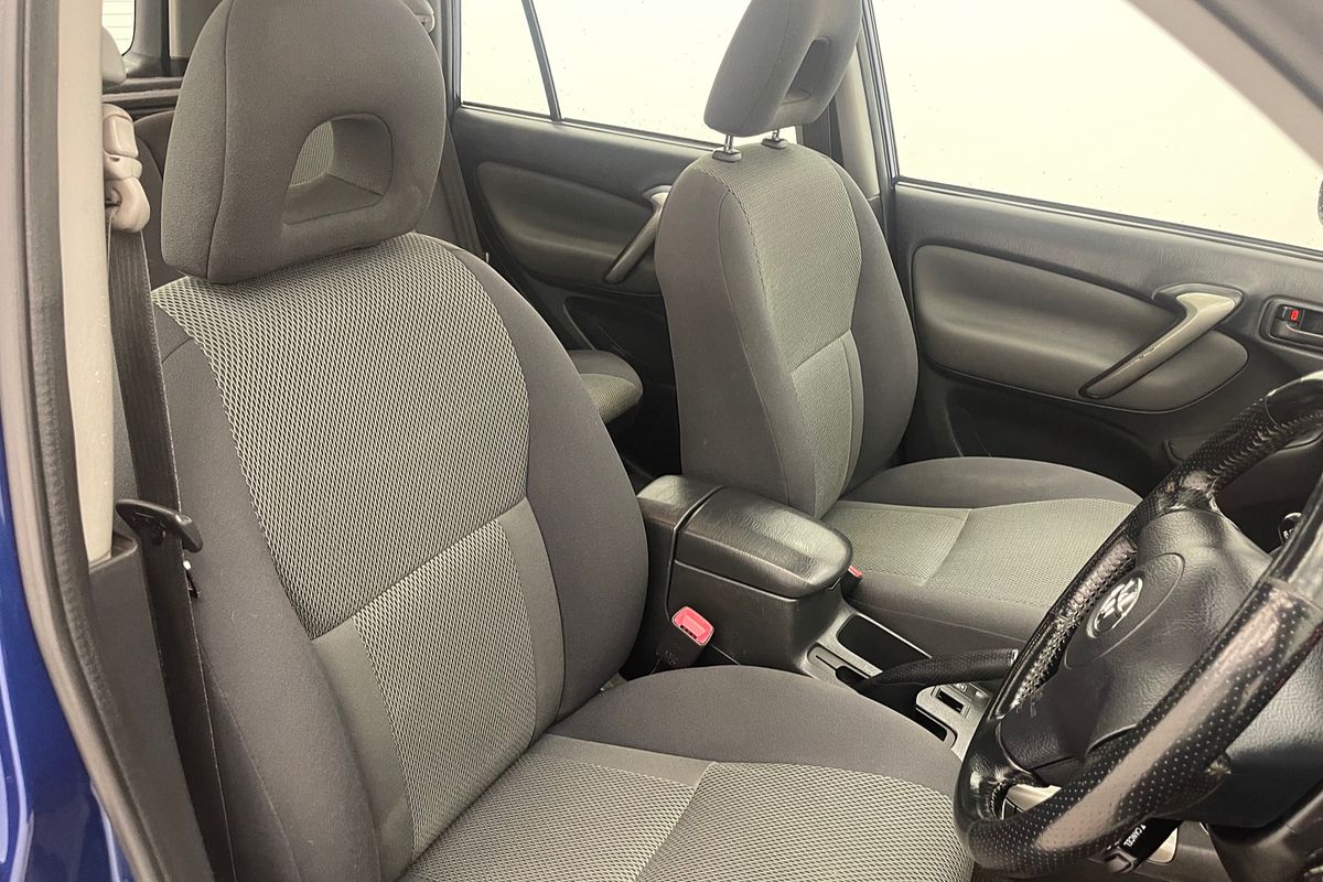 2004 Toyota RAV4 Cruiser ACA23R