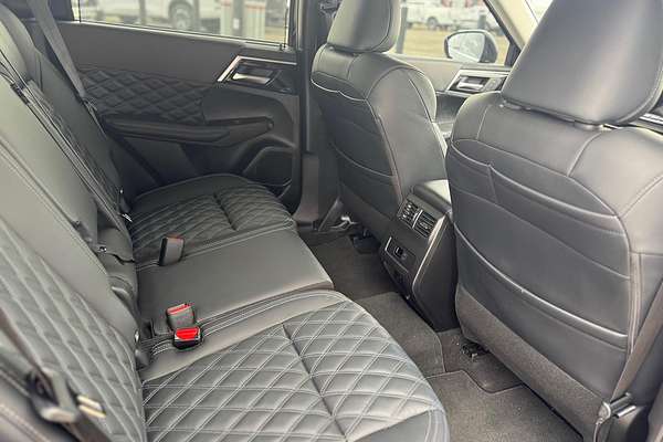 2024 Mitsubishi Outlander Exceed ZM