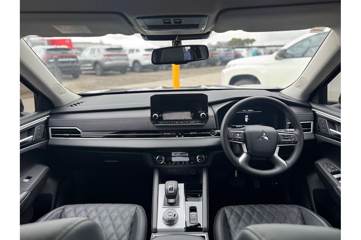 2024 Mitsubishi Outlander Exceed ZM