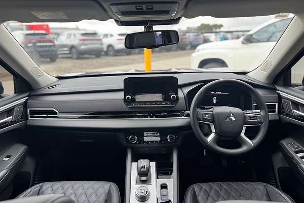 2024 Mitsubishi Outlander Exceed ZM
