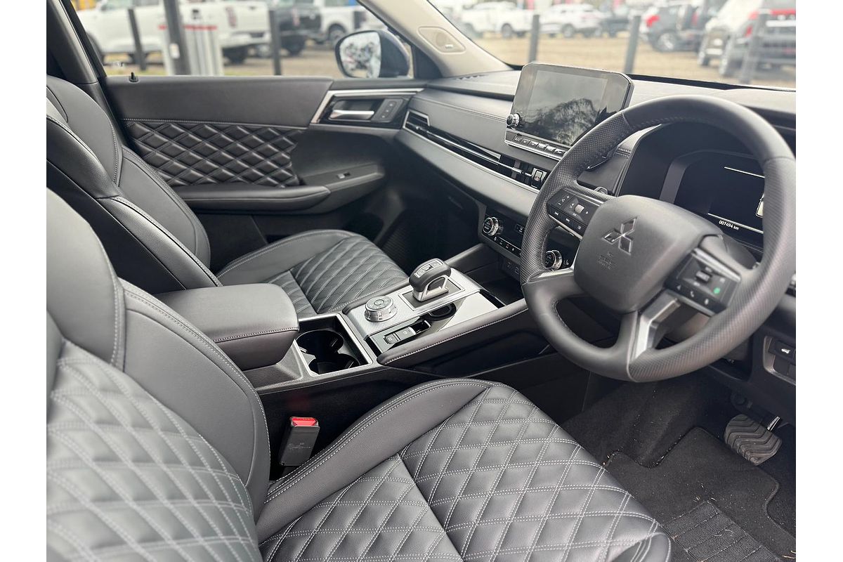 2024 Mitsubishi Outlander Exceed ZM