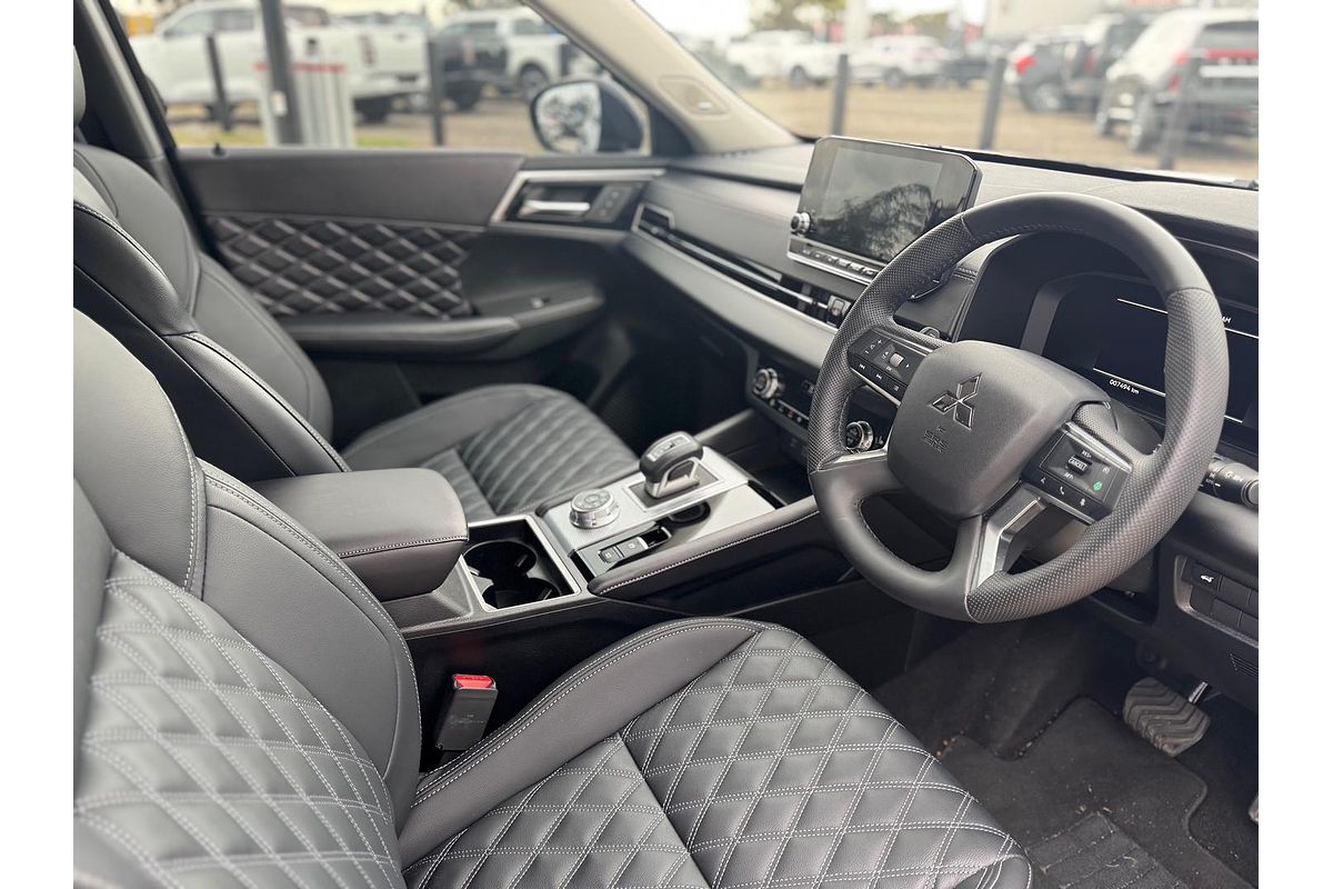 2024 Mitsubishi Outlander Exceed ZM