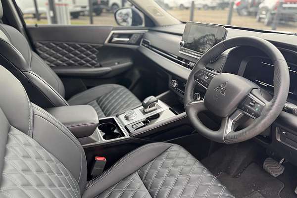 2024 Mitsubishi Outlander Exceed ZM
