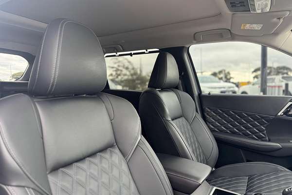 2024 Mitsubishi Outlander Exceed ZM