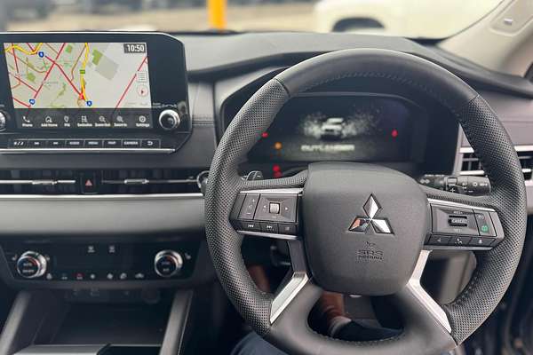 2024 Mitsubishi Outlander Exceed ZM
