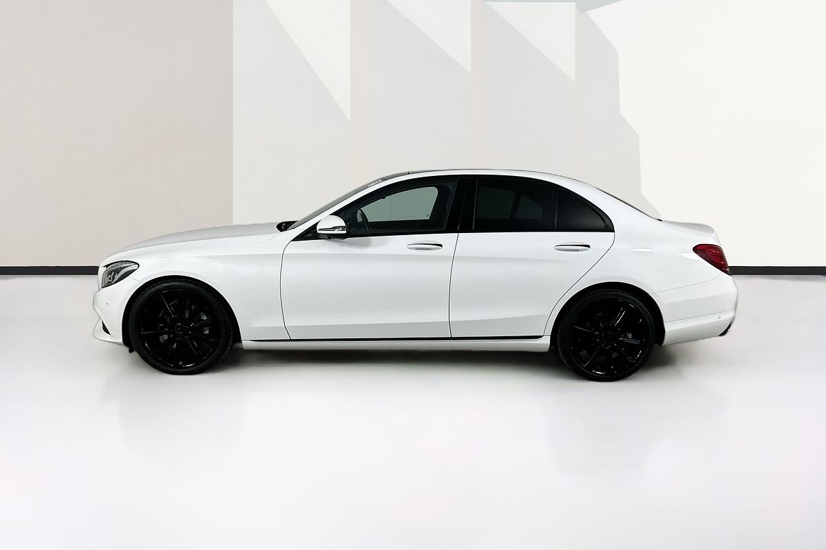 Vehicle photo 5