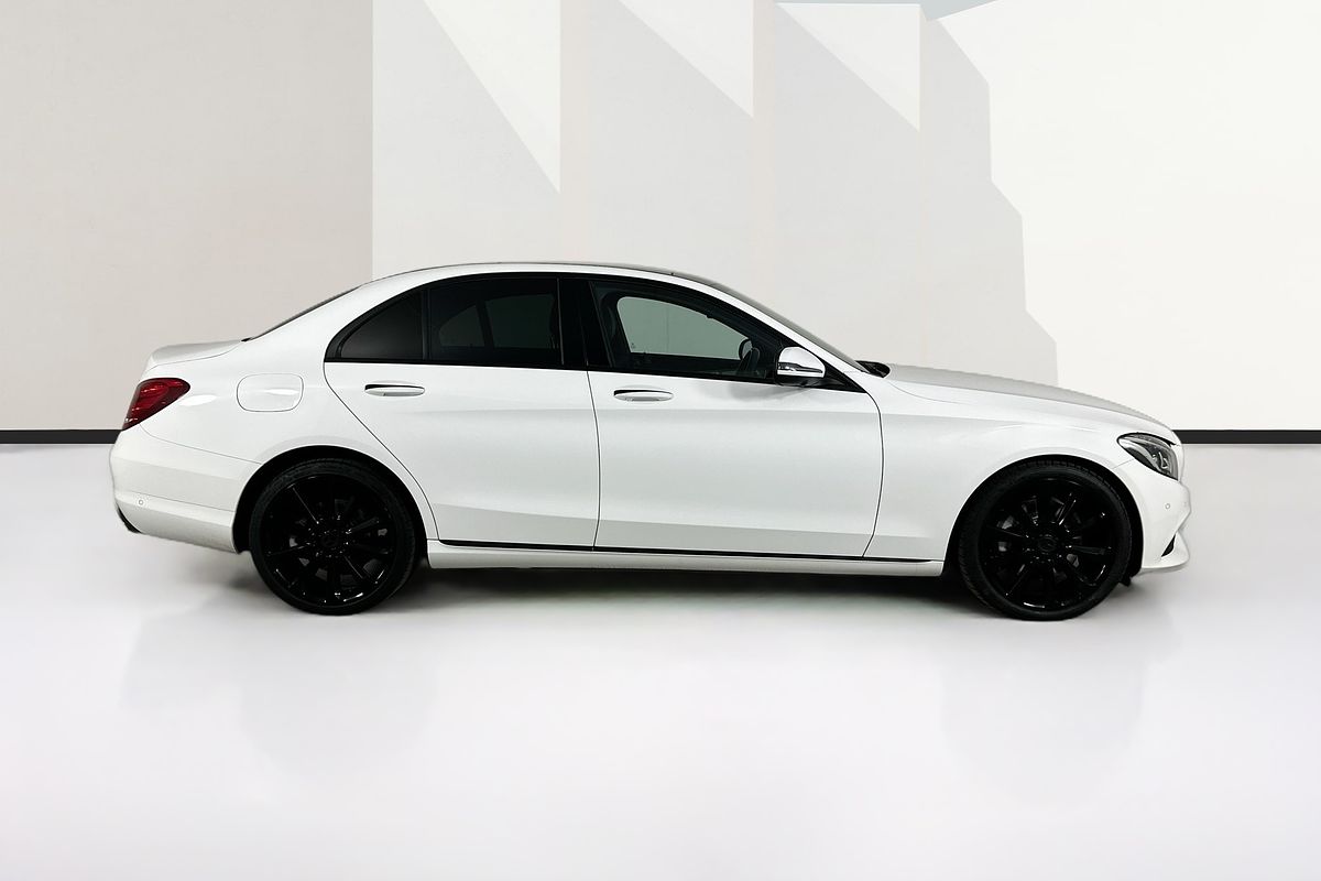 Vehicle photo 9