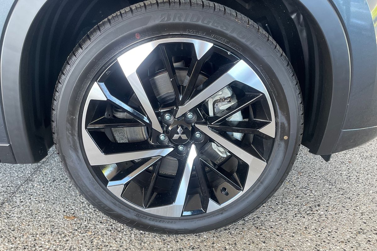 2024 Mitsubishi Outlander Exceed Tourer ZM