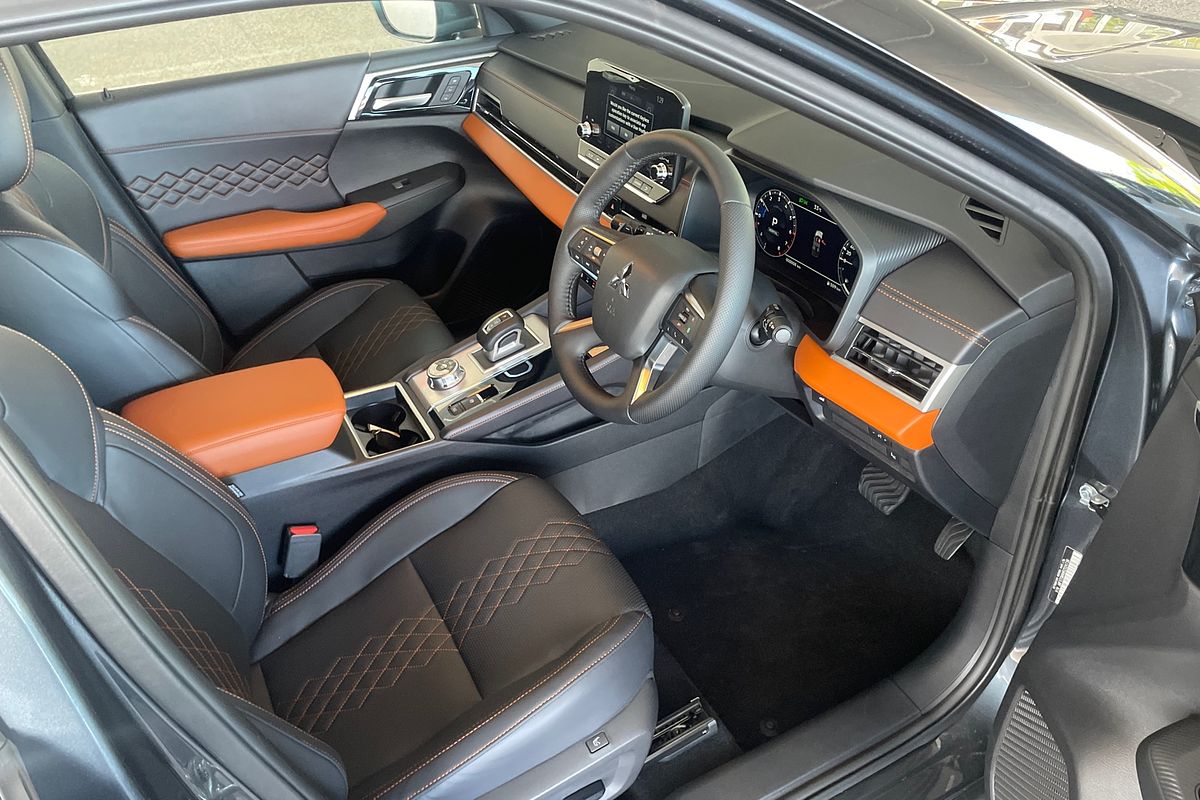 2024 Mitsubishi Outlander Exceed Tourer ZM