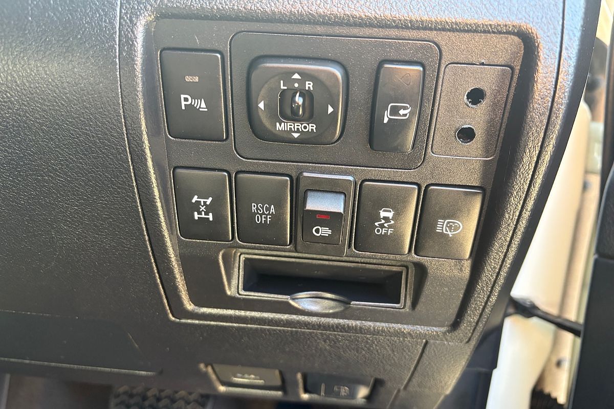 2012 Toyota Landcruiser Sahara VDJ200R
