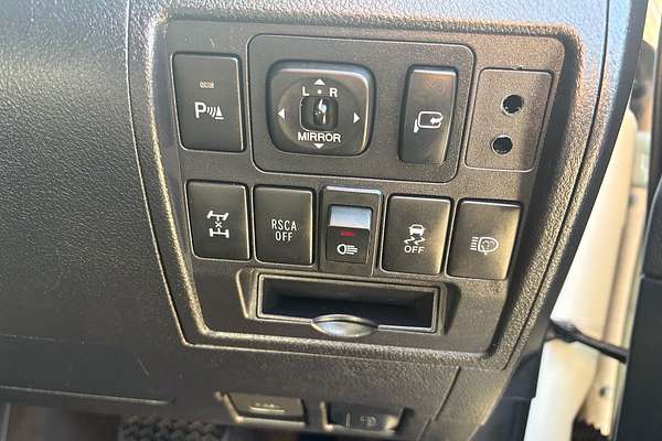 2012 Toyota Landcruiser Sahara VDJ200R
